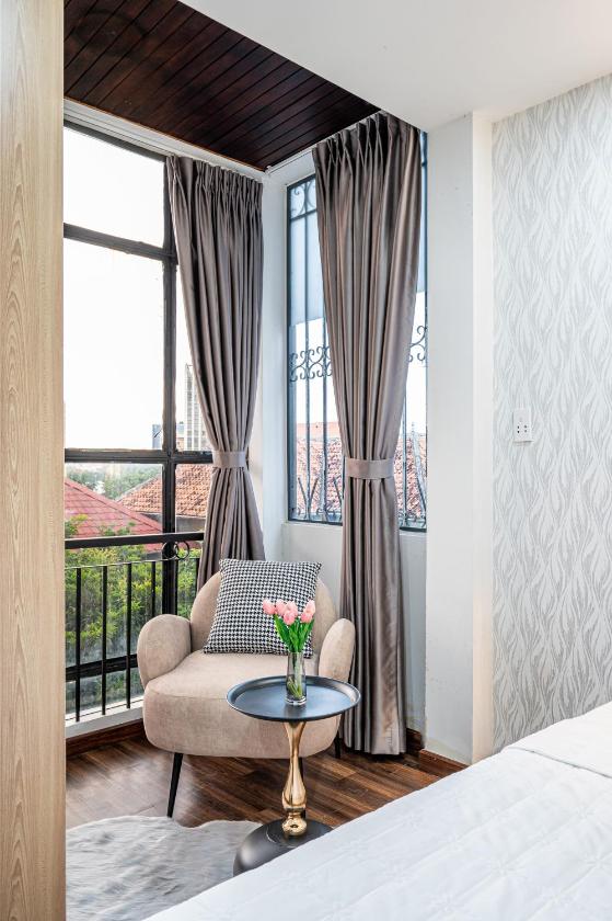 Phòng Deluxe Giường Đôi Có Ban Công