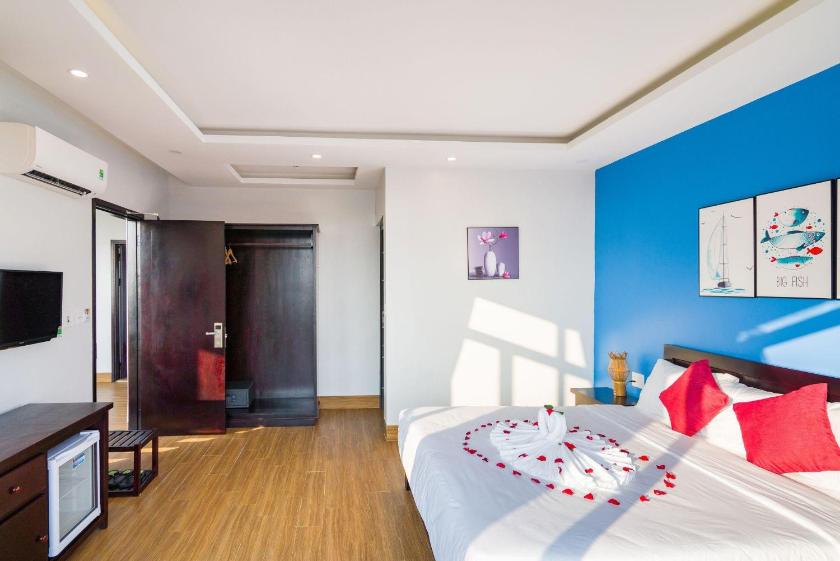 Phòng Deluxe Giường Đôi Có Ban Công