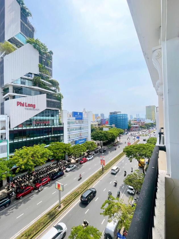 Căn Hộ Nhìn Ra Thành Phố