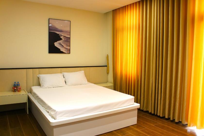 Phòng Deluxe Giường Đôi Có Ban Công