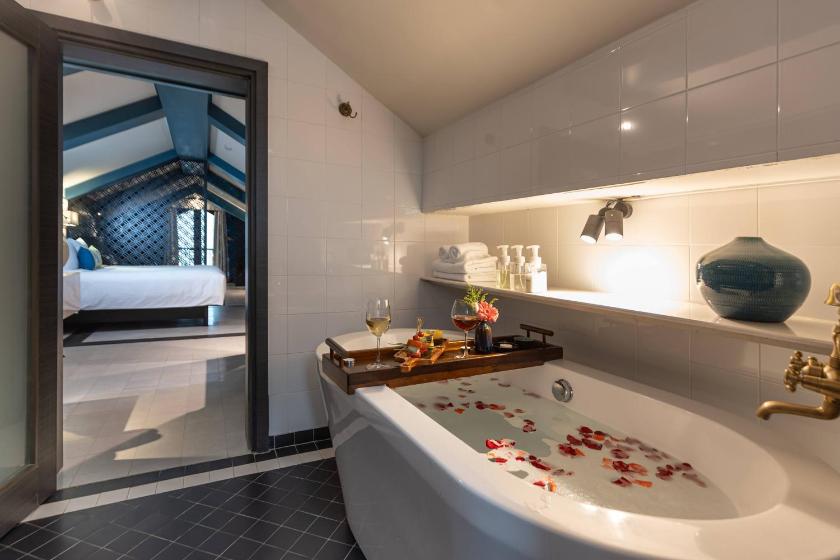 Phòng Deluxe Giường Đôi Có Bồn Tắm