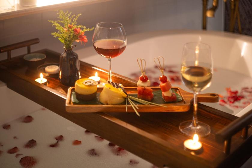 Phòng Deluxe Giường Đôi Có Bồn Tắm