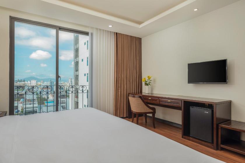 Suite có giường cỡ King với ban công Suite có giường cỡ King với ban công