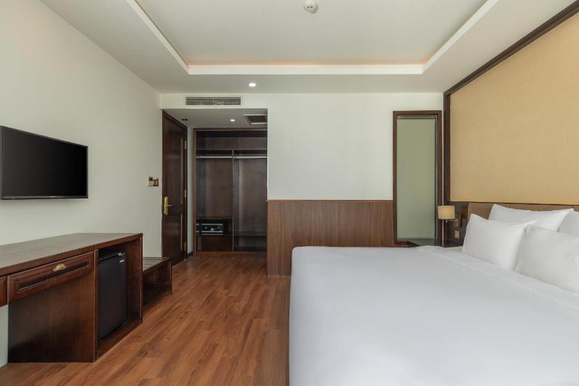 Phòng Deluxe Giường Đôi Có Ban Công Phòng Deluxe Giường Đôi Có Ban Công