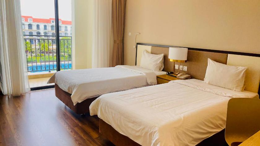 Phòng Tiêu Chuẩn 2 Giường Đơn Nhìn Ra Hồ Bơi