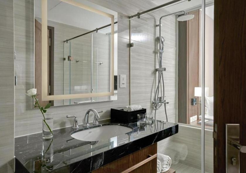 Phòng Deluxe Giường Đôi Nhìn Ra Biển Từ Phía Bên Cạnh