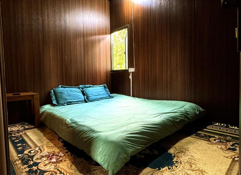 Phòng Có Giường Cỡ Queen Với Phòng Tắm Chung