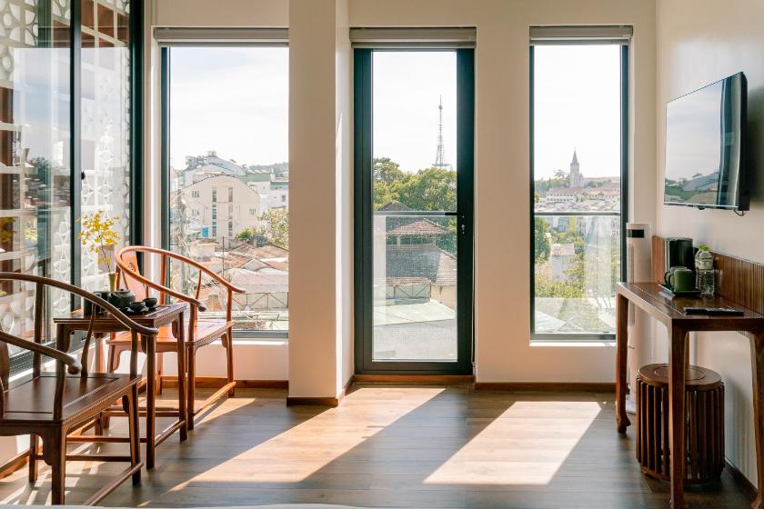 Phòng Deluxe Giường Đôi Có Ban Công Phòng Deluxe Giường Đôi Có Ban Công