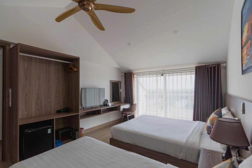 Suite Nhìn Ra Sông