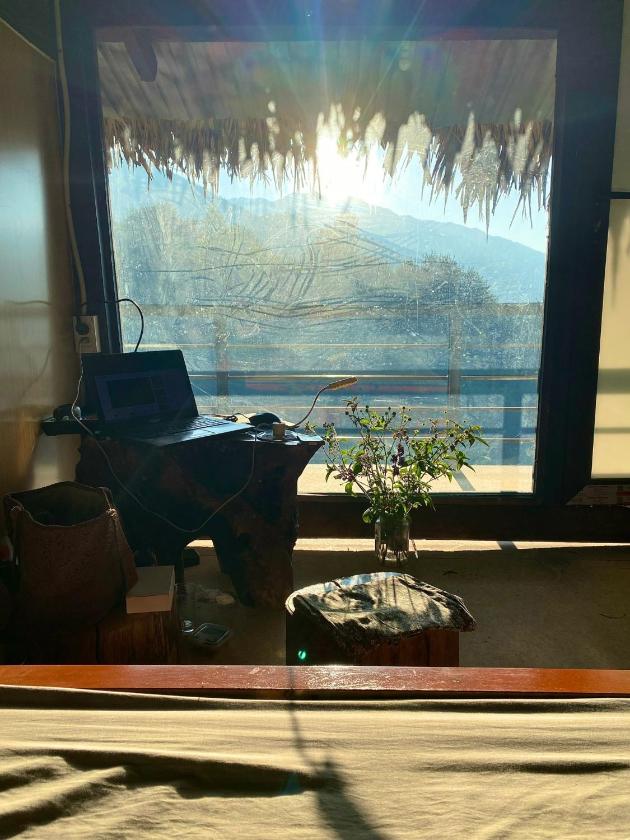 Giường Đơn Trong Phòng Nghỉ Tập Thể Cho Cả Nam Và Nữ