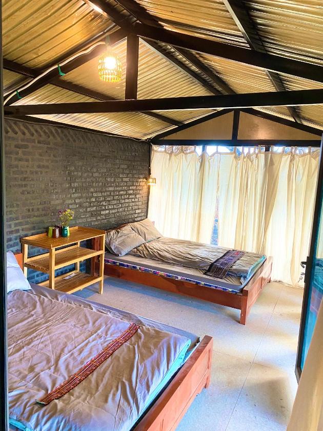 Giường Đơn Trong Phòng Nghỉ Tập Thể Cho Cả Nam Và Nữ