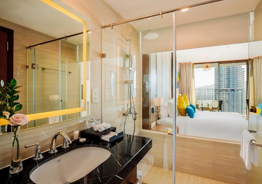 Phòng Deluxe (2 Người lớn + 1 Trẻ em)