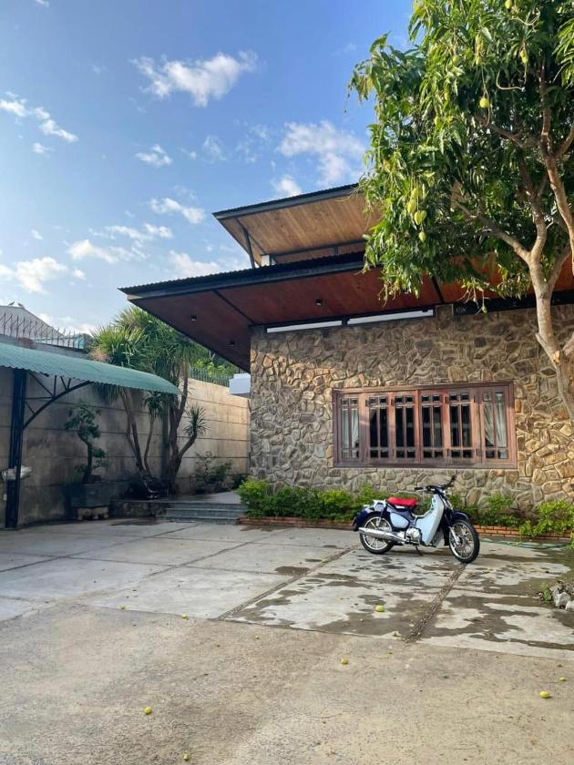 Biệt Thự Nhìn Ra Vườn