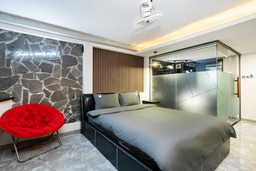 Phòng Có Giường Cỡ Queen Với Ban Công
