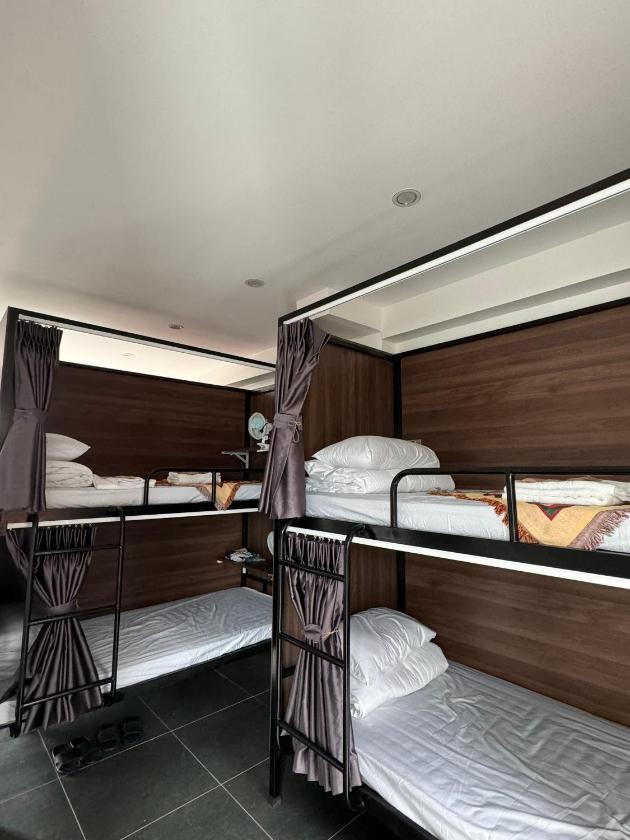 Giường Trong Phòng Nghỉ Tập Thể 8 Giường Cho Cả Nam Và Nữ