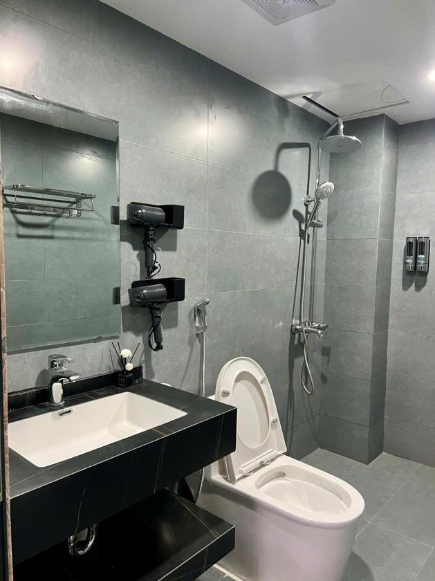 Phòng ngủ Tập thể 8 Giường cho cả Nam và Nữ