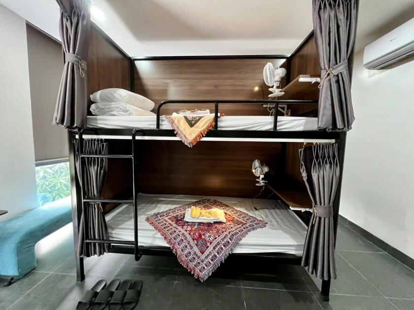 Phòng ngủ Tập thể 8 Giường cho cả Nam và Nữ