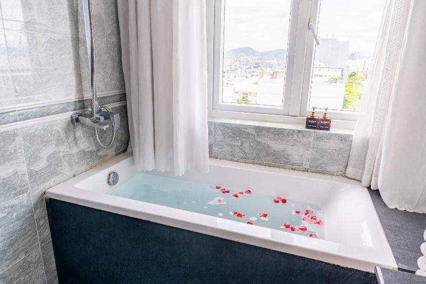 Phòng Gia Đình Có Bồn Tắm