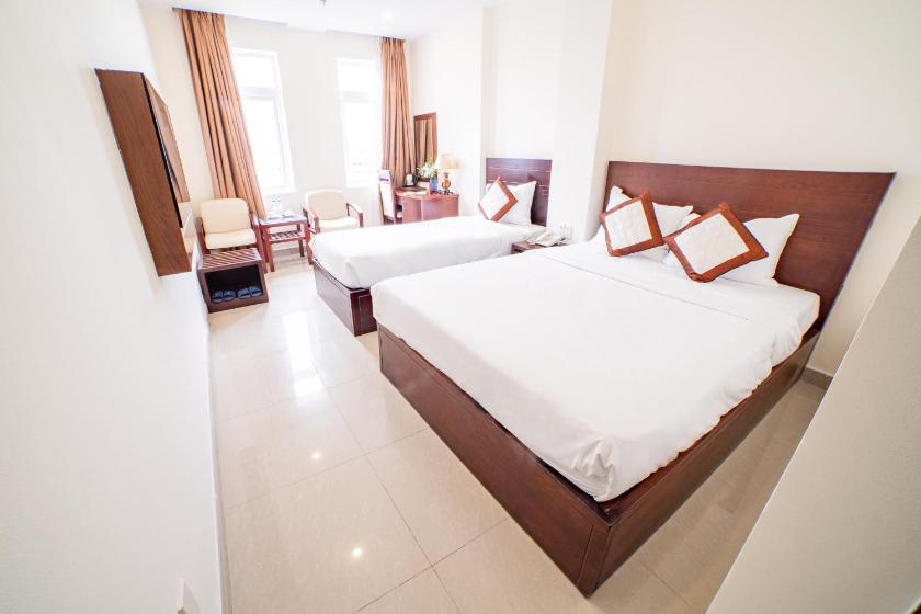 Phòng 3 Người Nhìn Ra Thành Phố