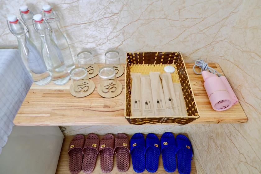 Phòng 4 người nhìn ra vườn