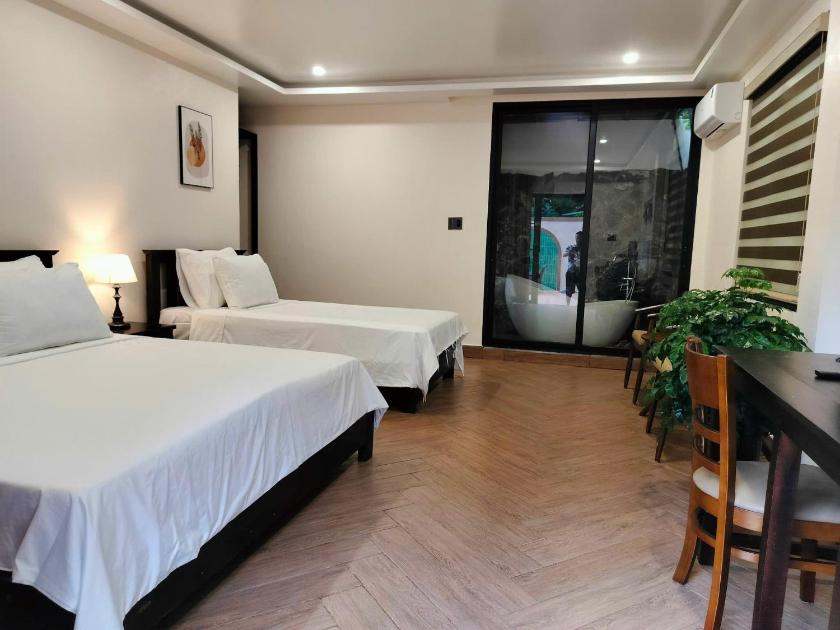 Phòng 3 Người Nhìn Ra Vườn