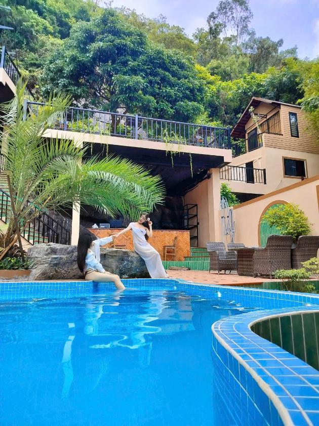 Phòng 3 Người Nhìn Ra Núi