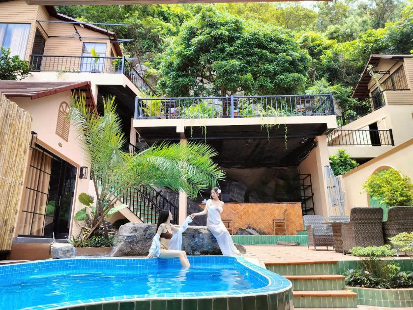 Phòng 3 Người Nhìn Ra Vườn