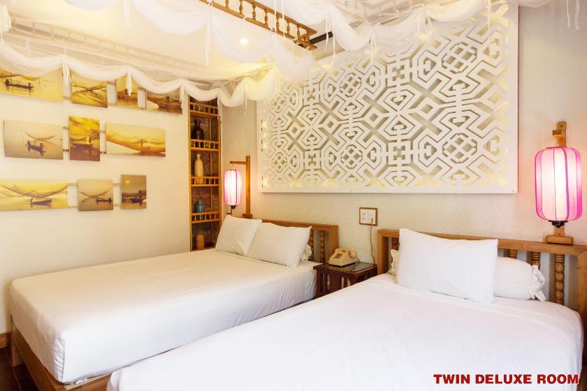 Phòng Deluxe Giường Đôi/2 Giường Đơn Có Cửa Sổ Và Ban Công