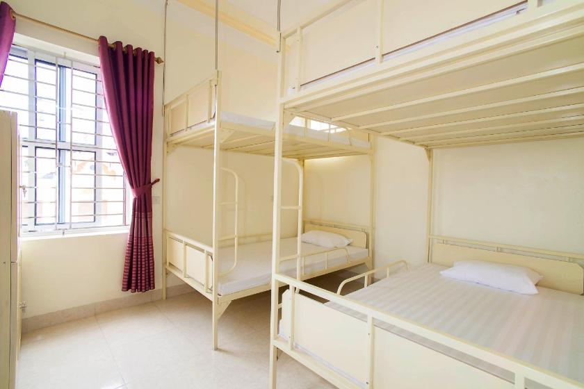 Giường Đơn Trong Phòng Nghỉ Tập Thể Cho Cả Nam Và Nữ Giường Đơn Trong Phòng Nghỉ Tập Thể Cho Cả Nam Và Nữ