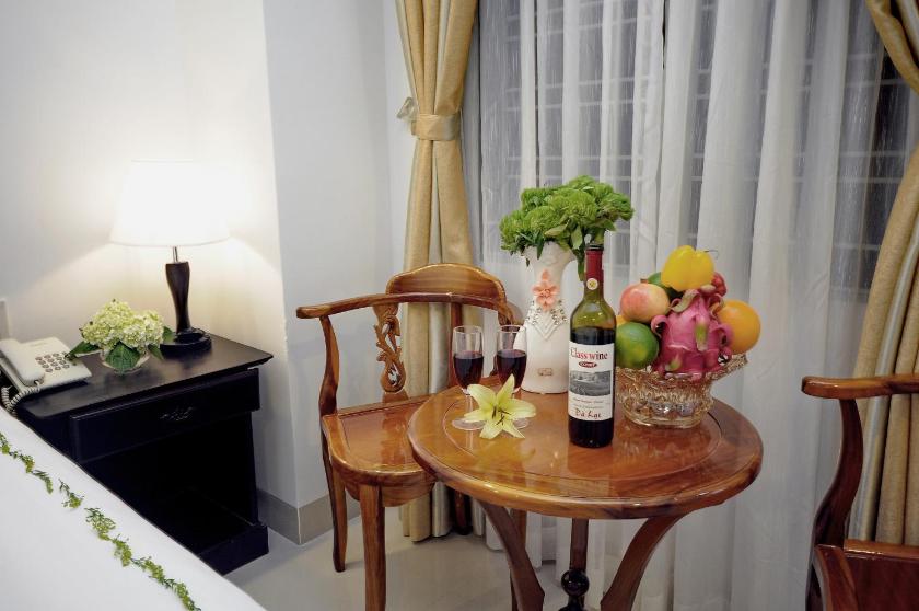 Phòng Deluxe Premier (2 Người lớn + 1 Trẻ em) Phòng Deluxe Premier (2 Người lớn + 1 Trẻ em)