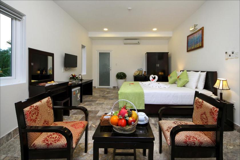 Phòng Có Giường Cỡ King Nhìn Ra Hồ Bơi