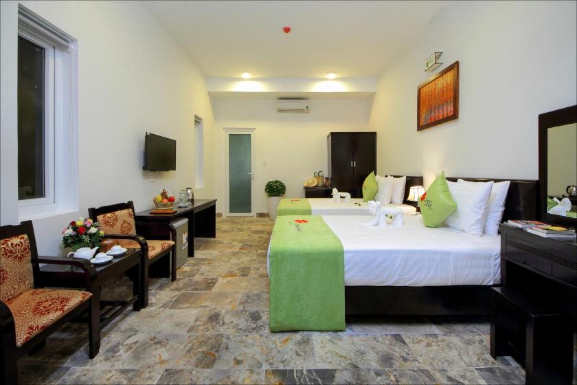 Phòng 3 Người Nhìn Ra Hồ Bơi