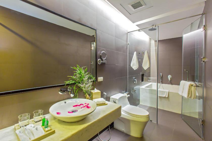 Suite Giường đôi Nhìn ra Hồ bơi/Vườn Suite Giường đôi Nhìn ra Hồ bơi/Vườn