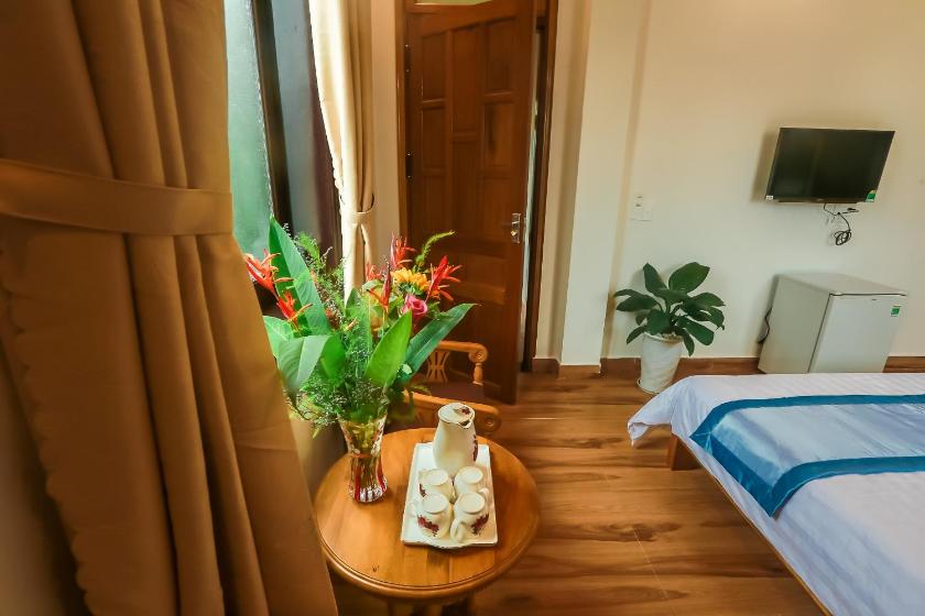 Phòng Có Giường Cỡ King Nhìn Ra Hồ Bơi Phòng Có Giường Cỡ King Nhìn Ra Hồ Bơi