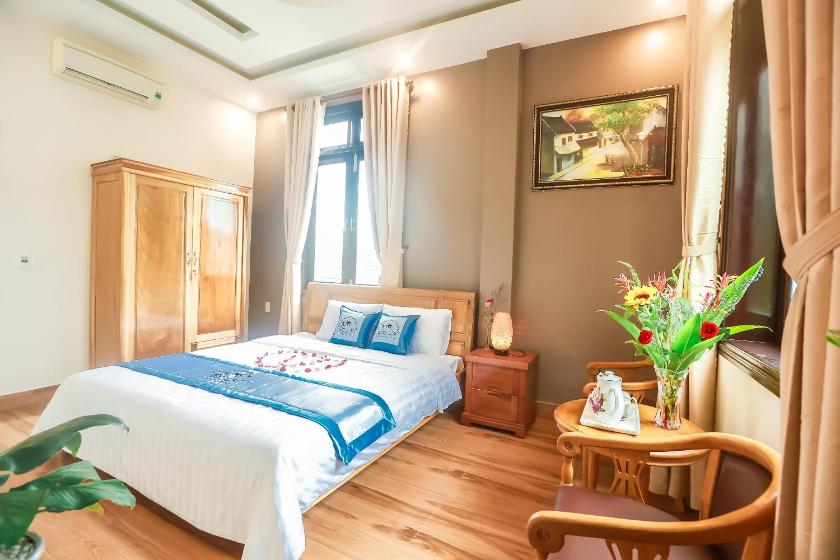 Phòng Có Giường Cỡ King Nhìn Ra Hồ Bơi Phòng Có Giường Cỡ King Nhìn Ra Hồ Bơi