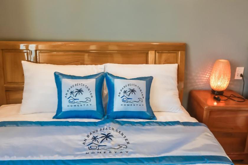 Phòng Có Giường Cỡ King Nhìn Ra Hồ Bơi Phòng Có Giường Cỡ King Nhìn Ra Hồ Bơi