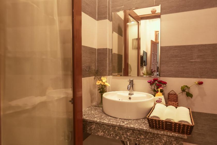 Phòng Có Giường Cỡ Queen Nhìn Ra Hồ Bơi Phòng Có Giường Cỡ Queen Nhìn Ra Hồ Bơi