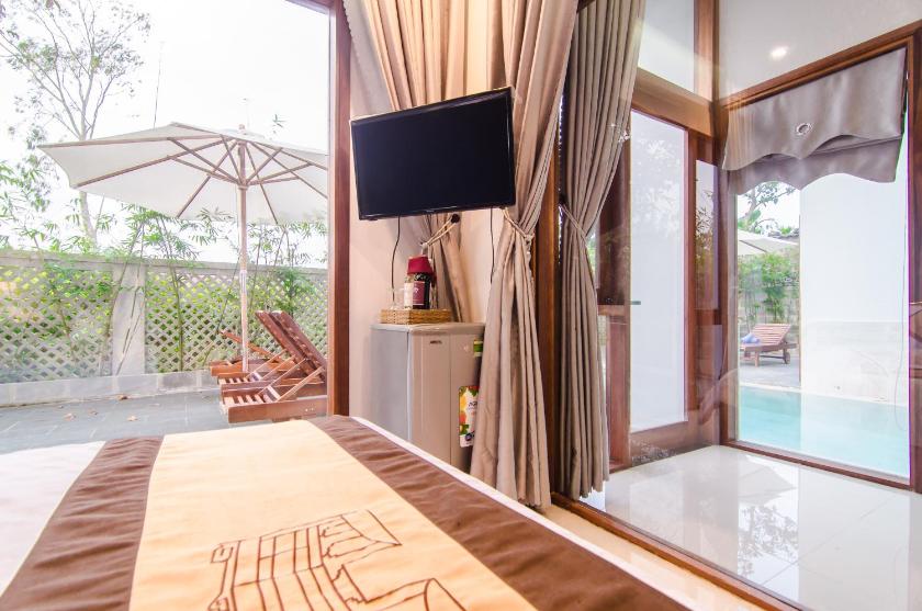Phòng Deluxe Giường Đôi Nhìn Ra Hồ Bơi Phòng Deluxe Giường Đôi Nhìn Ra Hồ Bơi