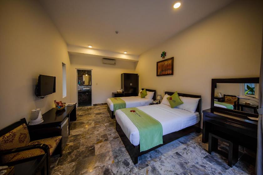 Phòng 3 Người Nhìn Ra Hồ Bơi