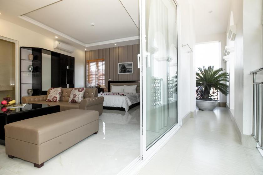 Suite có giường cỡ King với ban công
