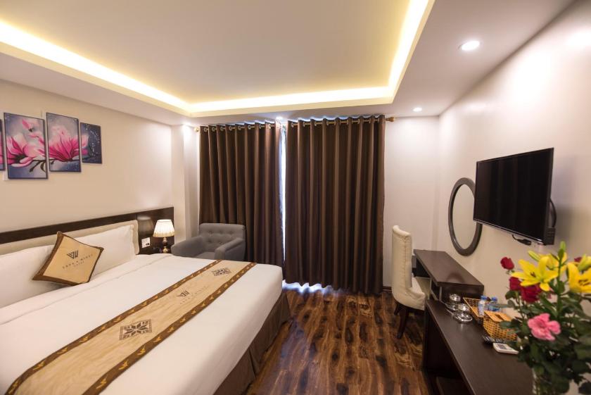 Phòng Deluxe Giường Đôi Có Ban Công Phòng Deluxe Giường Đôi Có Ban Công