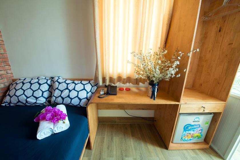 Phòng Deluxe Giường Đôi Có Ban Công