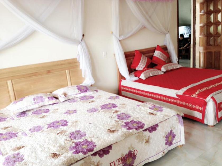 Phòng Có Giường Cỡ Queen Với Phòng Tắm Chung