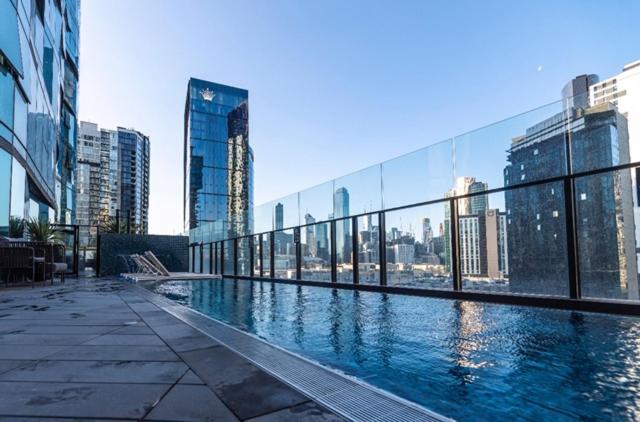 Ocean View South Bank Premium Location 2 Bedroom Apartments