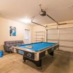 Panthers Getaway-Walking Distance to Town