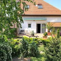 Full Garden House at Heroes Square