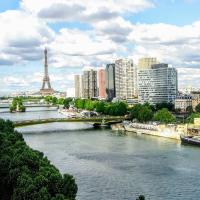 LUXE EIFFEL TOWER AND SEINE RIVER