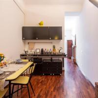 Cute little apartment for two. Near Metro & Fiera