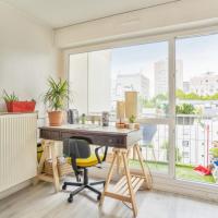 Bright studio with terrace close to Belleville and Menilmontant - Welkeys