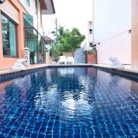 Walk to Bangla.Rd in 10min 3 room+private pool